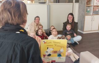 Voorleesmoment op de peuteropvang van SKH stichting kinderopvang huizen.