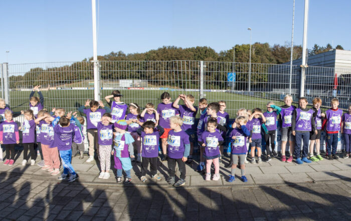 De kinderen van kinderopvang huizen vol enthousiasme voor de Wolfskamerlop